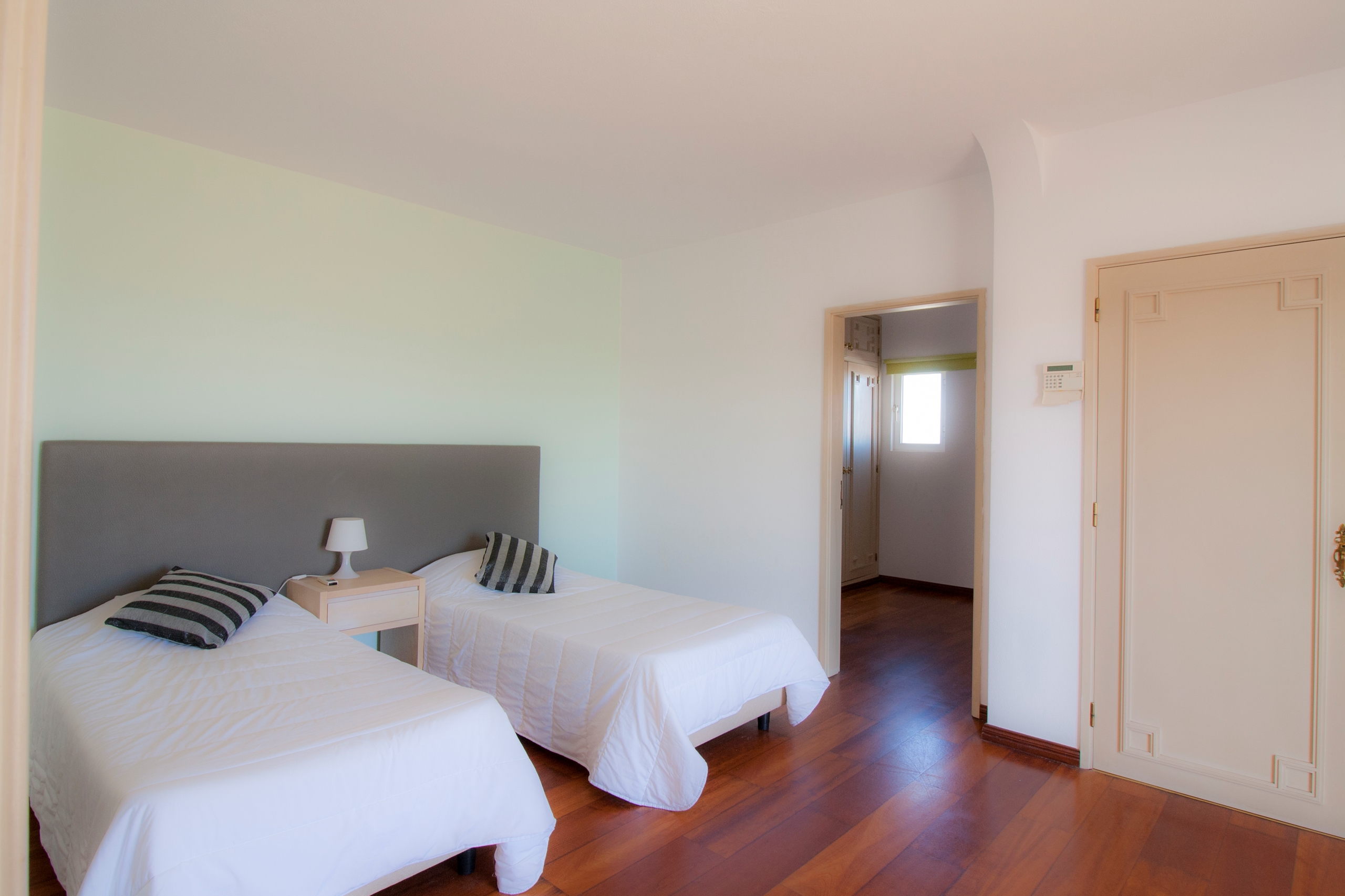 Lagos, Faro, 8600-621, 3 Bedrooms Bedrooms, ,3 BathroomsBathrooms,Flats / Apartments,For Sale,R11-0025-VB