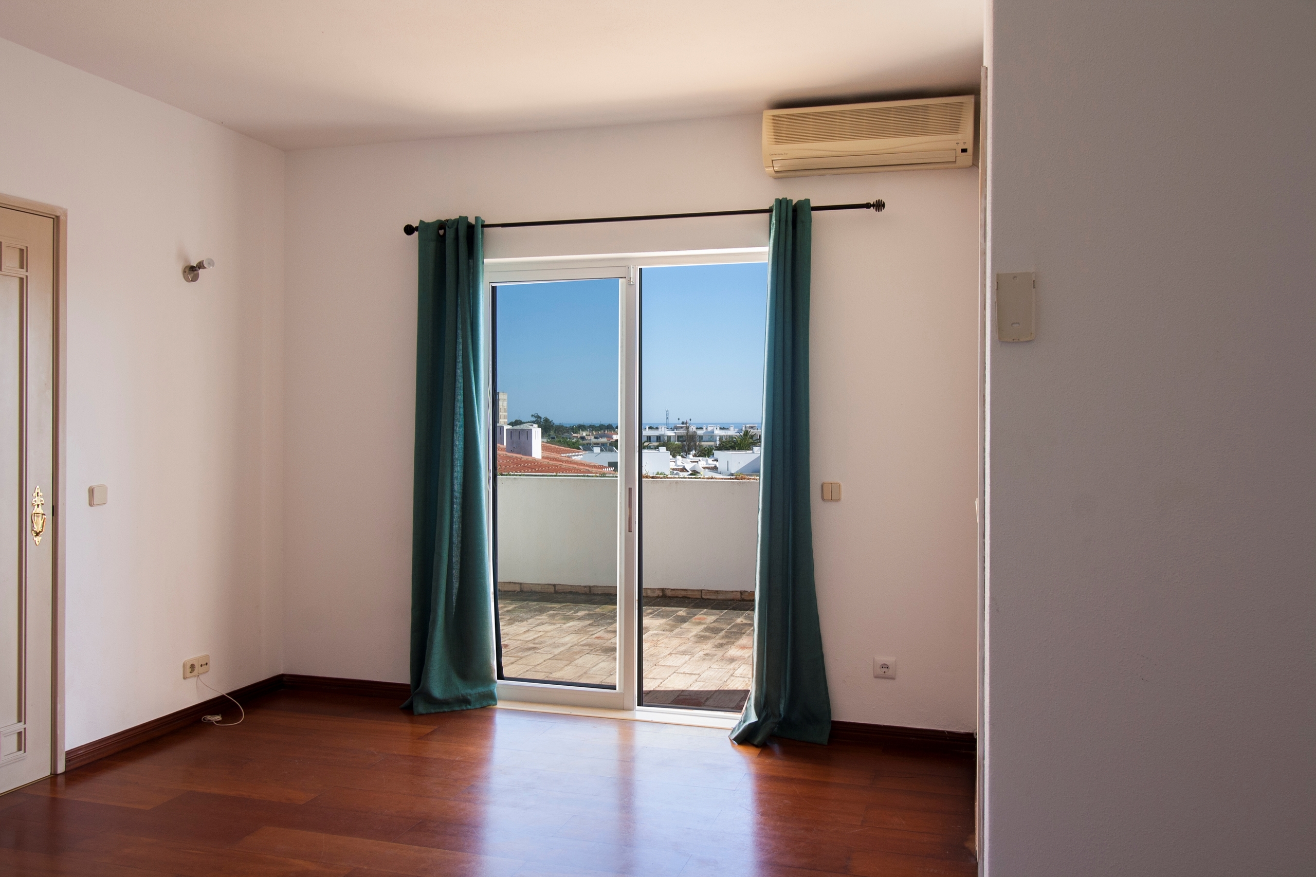 Lagos, Faro, 8600-621, 3 Bedrooms Bedrooms, ,3 BathroomsBathrooms,Flats / Apartments,For Sale,R11-0025-VB