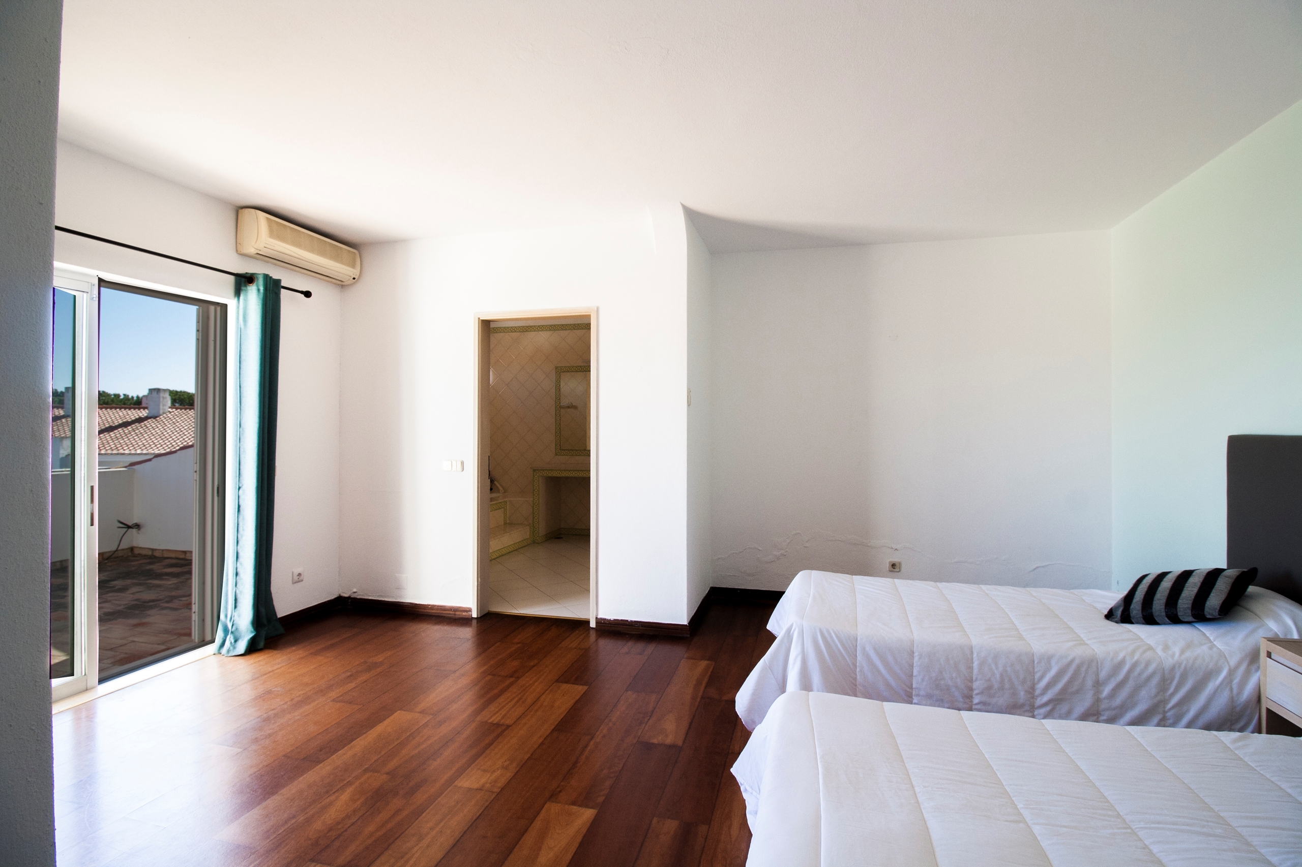 Lagos, Faro, 8600-621, 3 Bedrooms Bedrooms, ,3 BathroomsBathrooms,Flats / Apartments,For Sale,R11-0025-VB