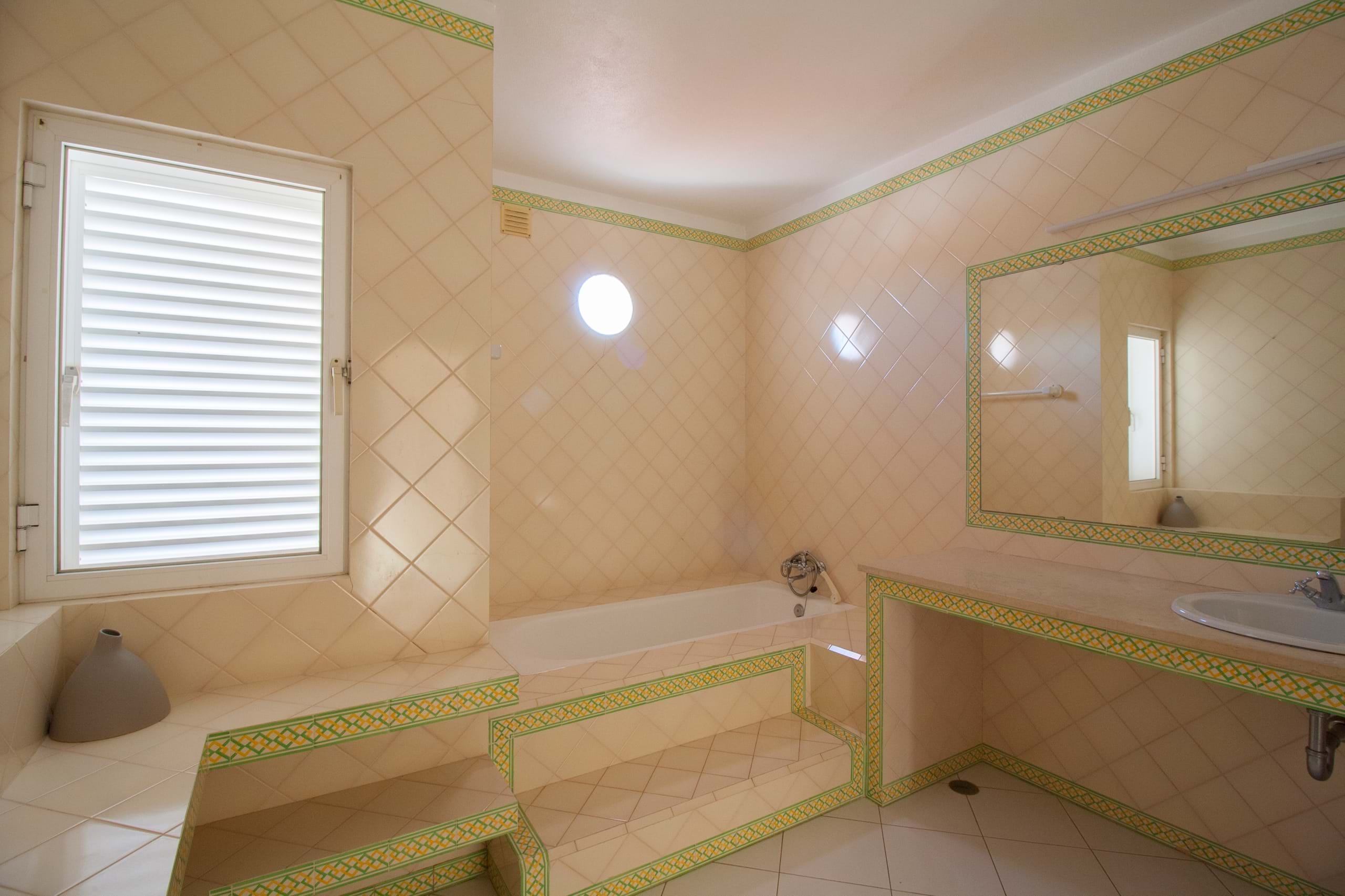 Lagos, Faro, 8600-621, 3 Bedrooms Bedrooms, ,3 BathroomsBathrooms,Flats / Apartments,For Sale,R11-0025-VB