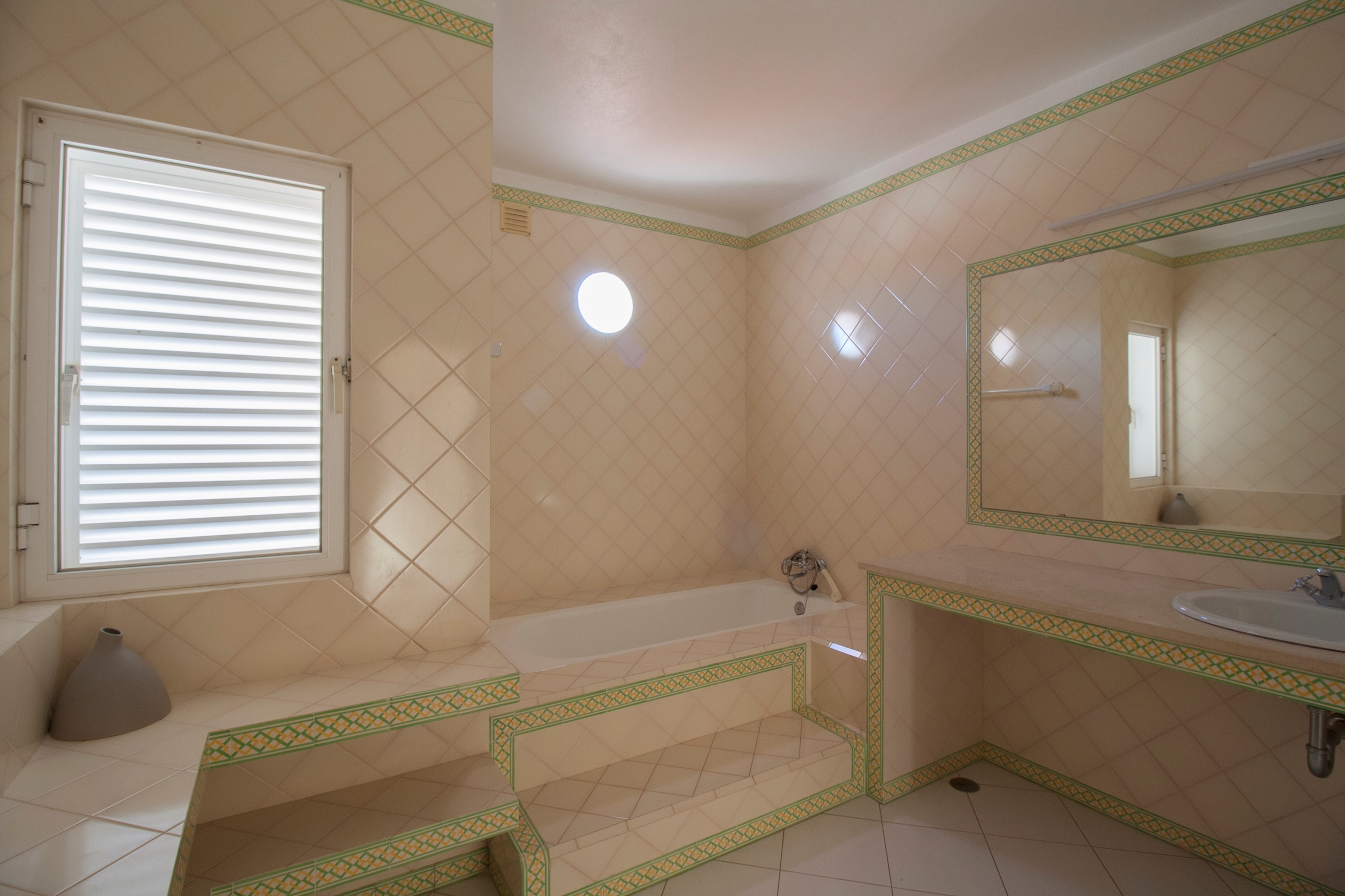 Lagos, Faro, 8600-621, 3 Bedrooms Bedrooms, ,3 BathroomsBathrooms,Flats / Apartments,For Sale,R11-0025-VB