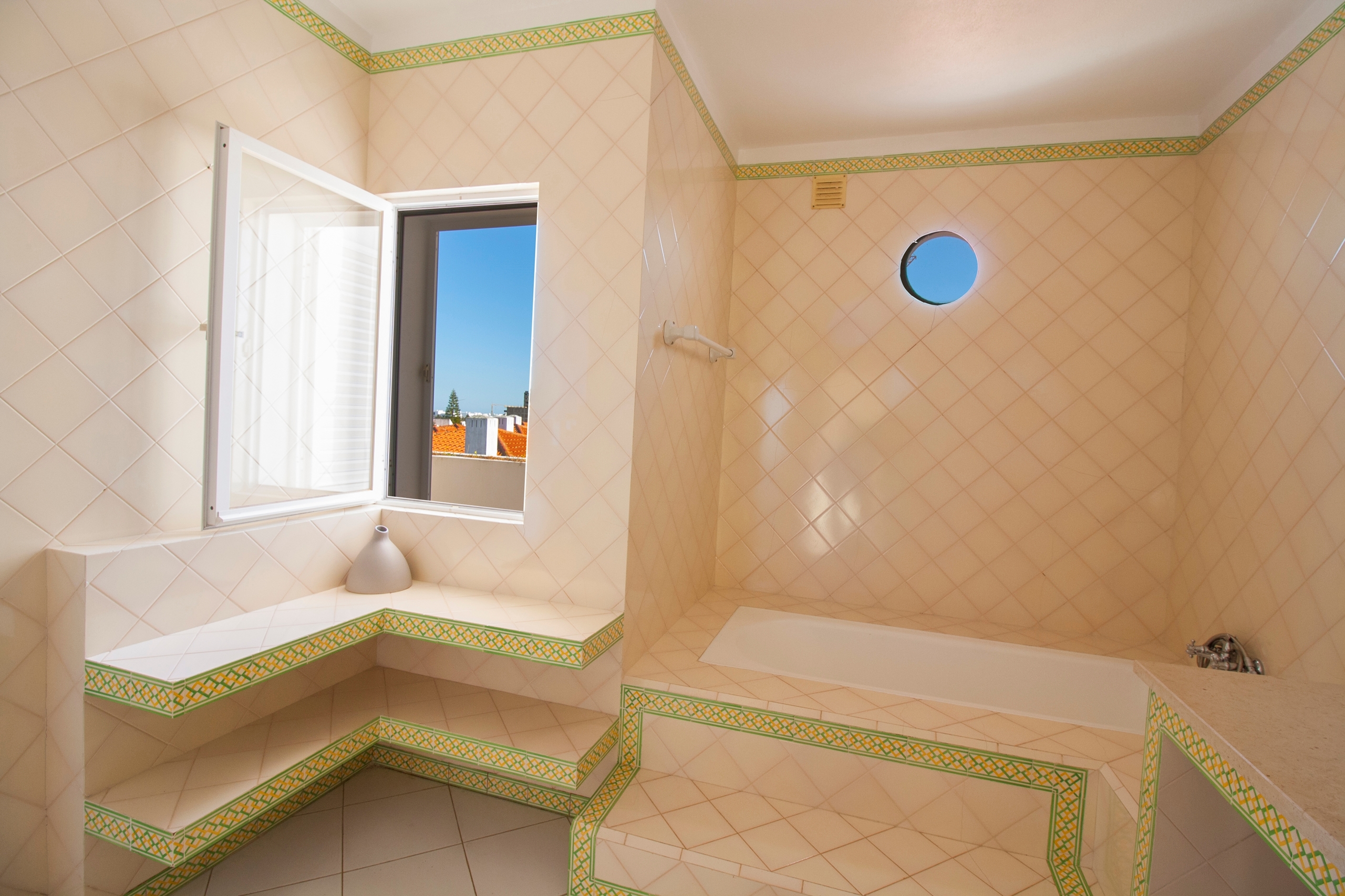 Lagos, Faro, 8600-621, 3 Bedrooms Bedrooms, ,3 BathroomsBathrooms,Flats / Apartments,For Sale,R11-0025-VB