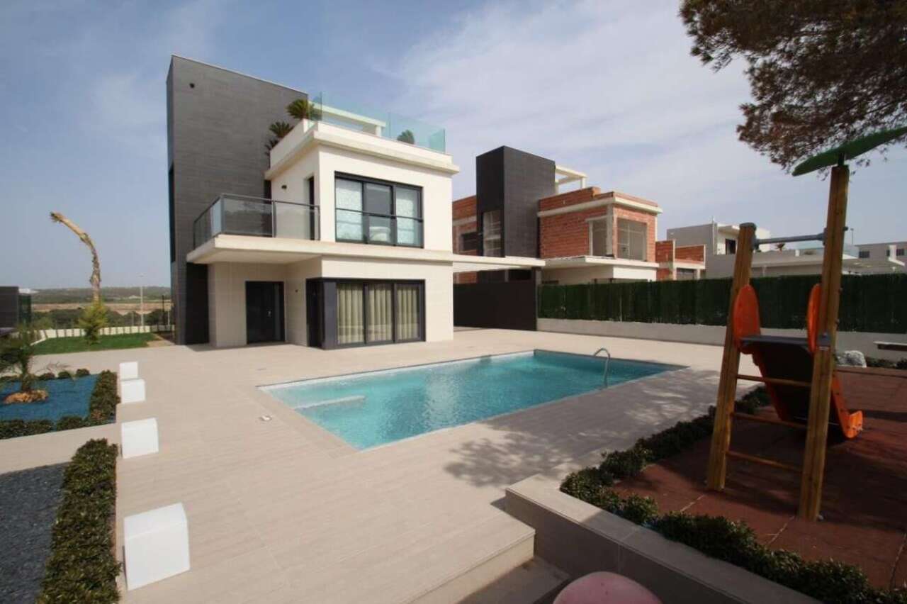 3 Bed, 2 Bath, HouseFor Sale, San Miguel de Salinas, Alicante