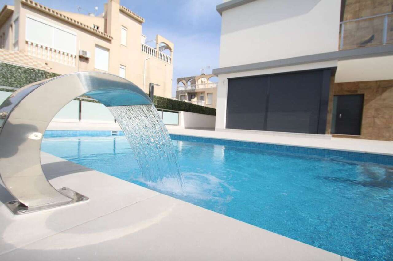 6 Bed, 5 Bath, HouseFor Sale, Punta Prima, Alicante