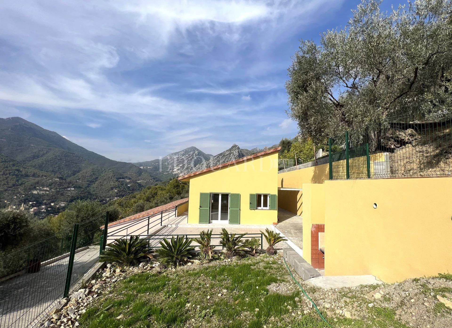 3 Bed, 2 Bath, HouseFor Sale, Castellar, Alpes-Maritimes