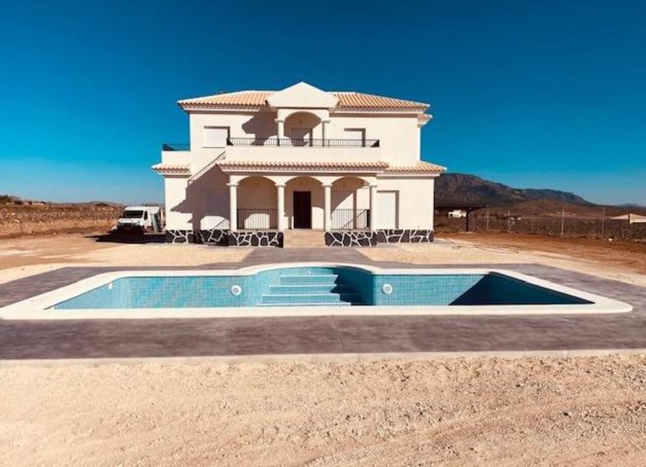 4 Bed, 3 Bath, HouseFor Sale, Pinoso, Valencia