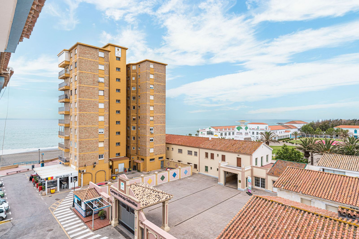 3 Bed, 2 Bath, ApartmentFor Sale, San Luis de Sabinillas, Malaga