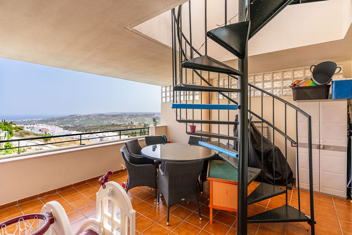 3 Bed, 2 Bath, ApartmentFor Sale, Doña Julia, Malaga