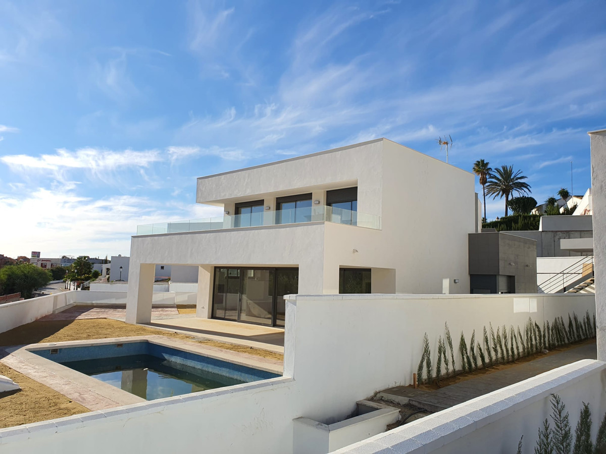 4 Bed, 4 Bath, HouseFor Sale, La Duquesa, Malaga