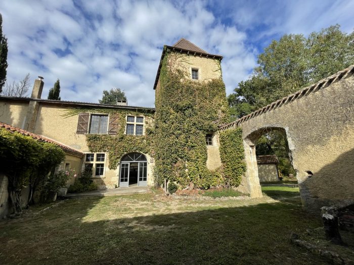 5 Bed, 2 Bath, HouseFor Sale, Auch, Gers, Midi-Pyrenees, 32000