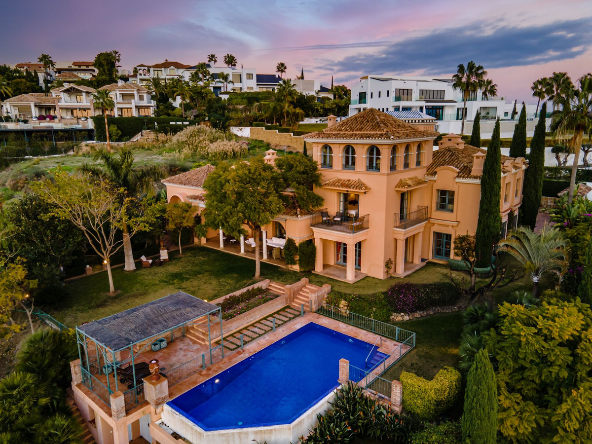 8 Bed, 8 Bath, HouseFor Sale, New Golden Mile, Malaga