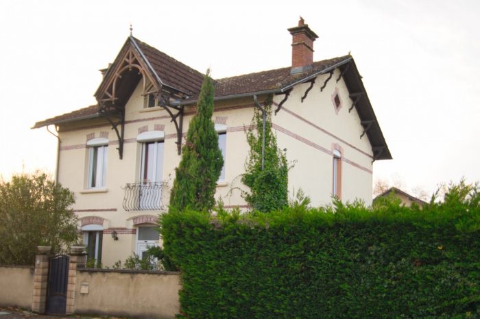 3 Bed, 1 Bath, HouseFor Sale, Riscle, Gers, Midi-Pyrenees, 32400