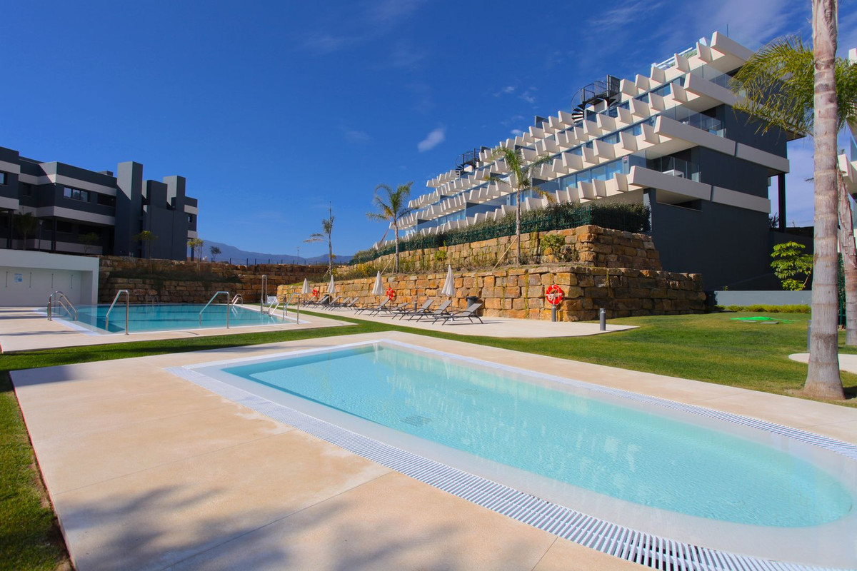 3 Bed, 2 Bath, ApartmentFor Sale, Selwo, Malaga