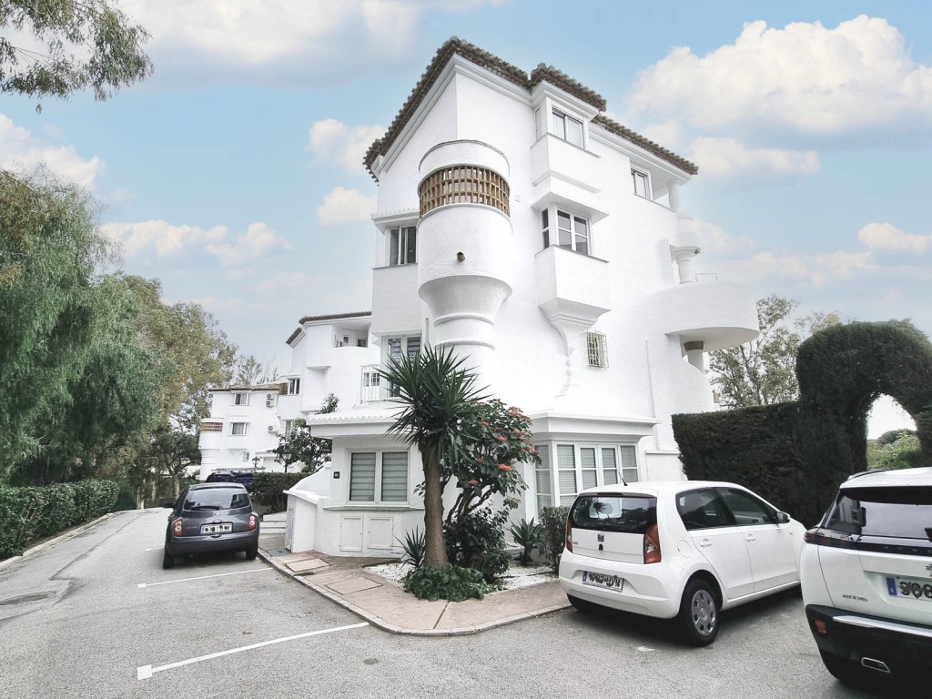 2 Bed, 1 Bath, ApartmentFor Sale, Calahonda, Malaga