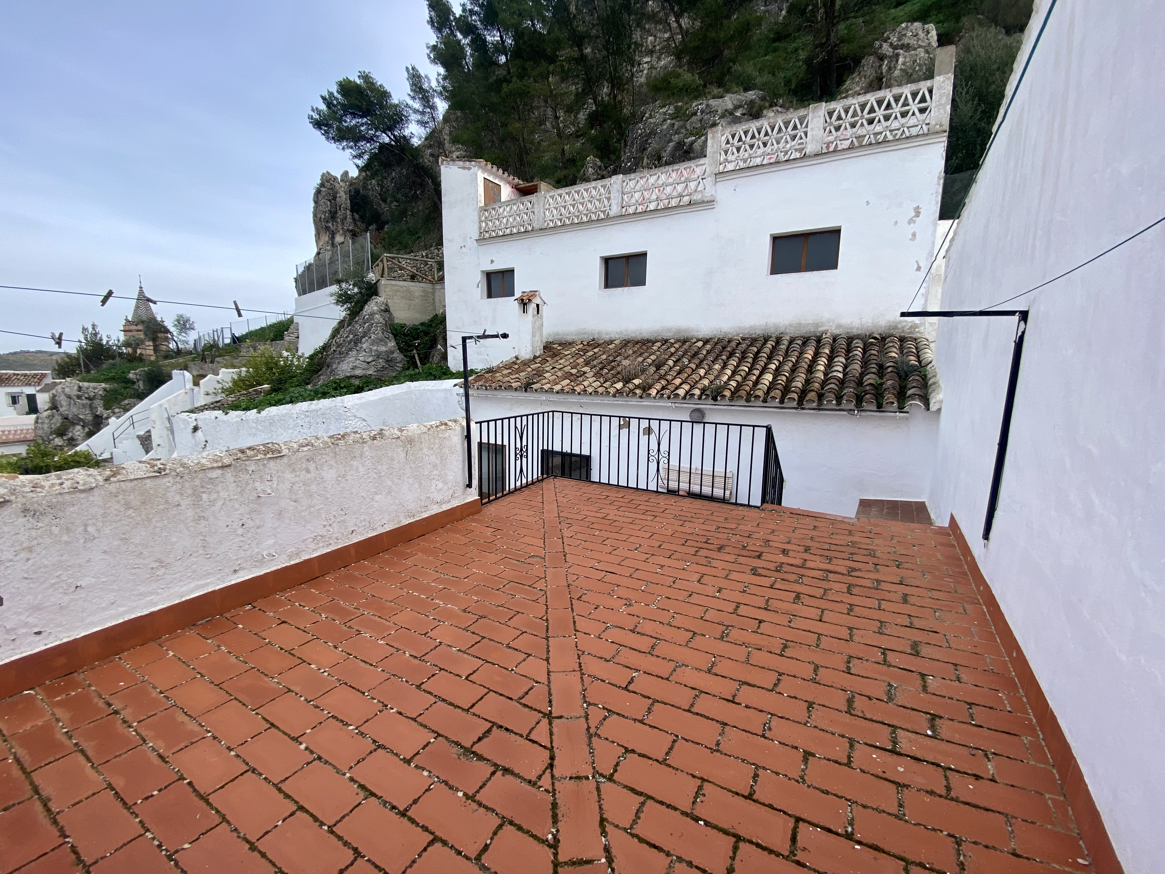 7 Bed, 2 Bath, HouseFor Sale, Zahara de La Sierra, Andalucia