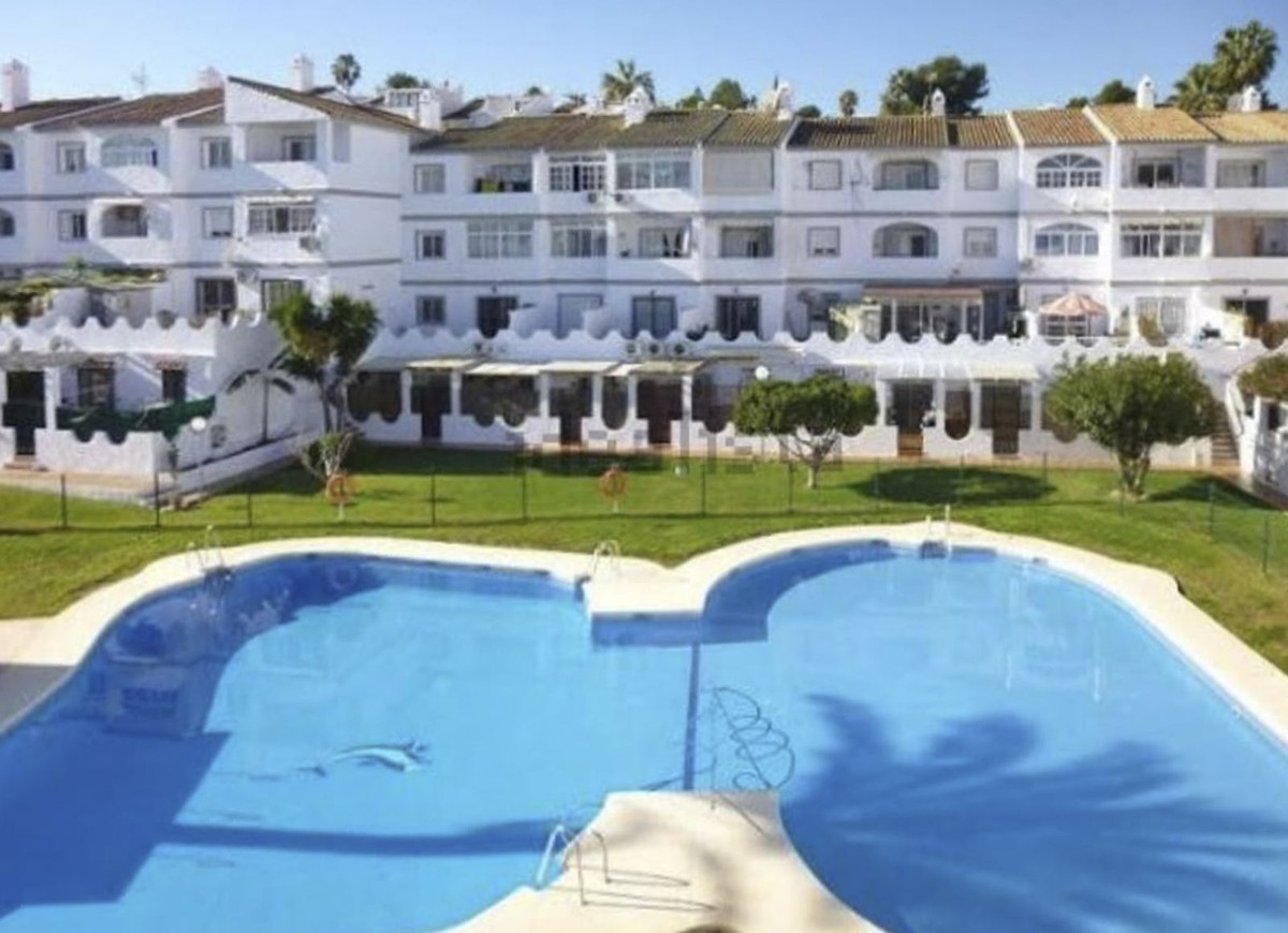 3 Bed, 1 Bath, ApartmentFor Sale, Cerros del Aguila, Malaga