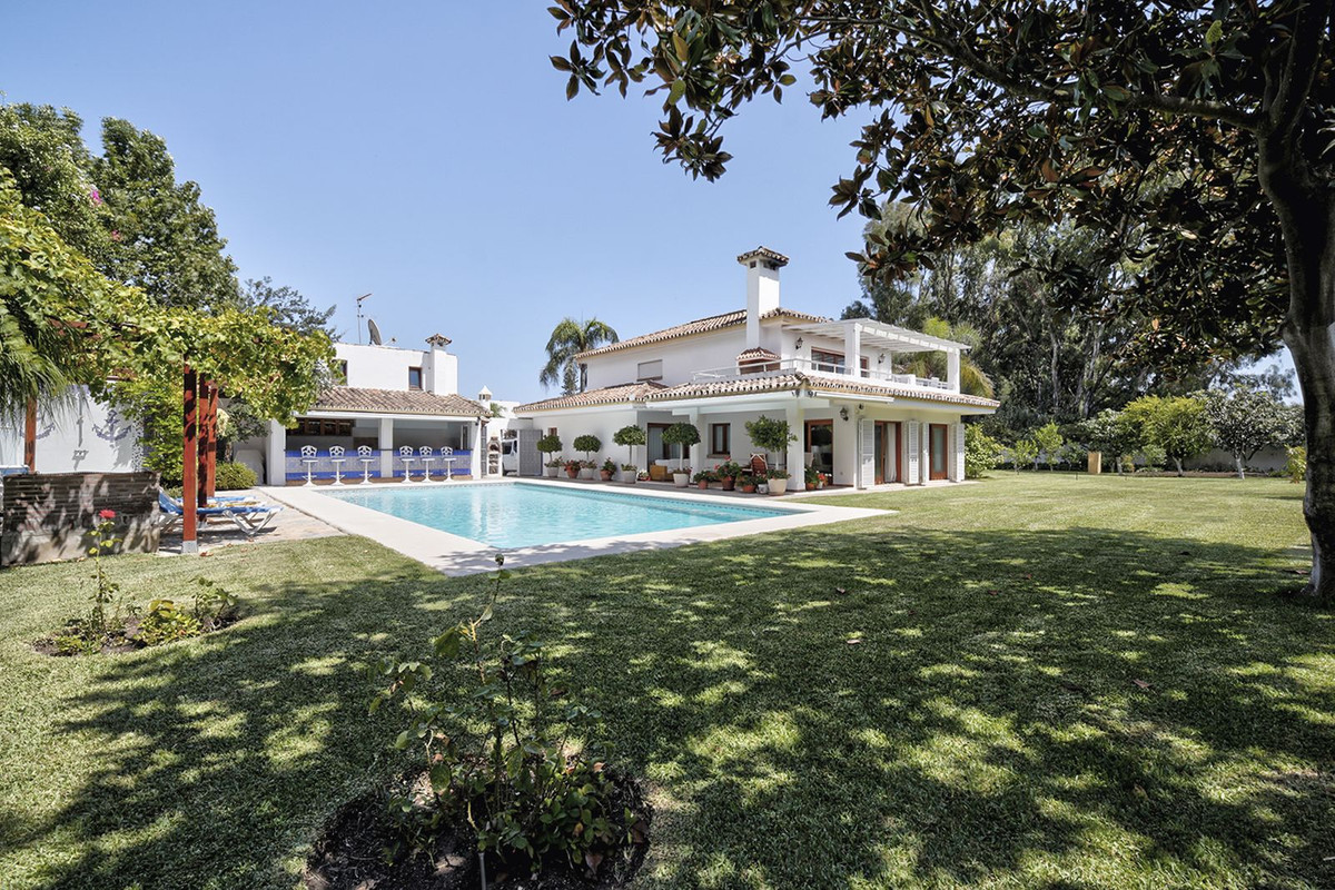 5 Bed, 4 Bath, HouseFor Sale, Estepona, Malaga