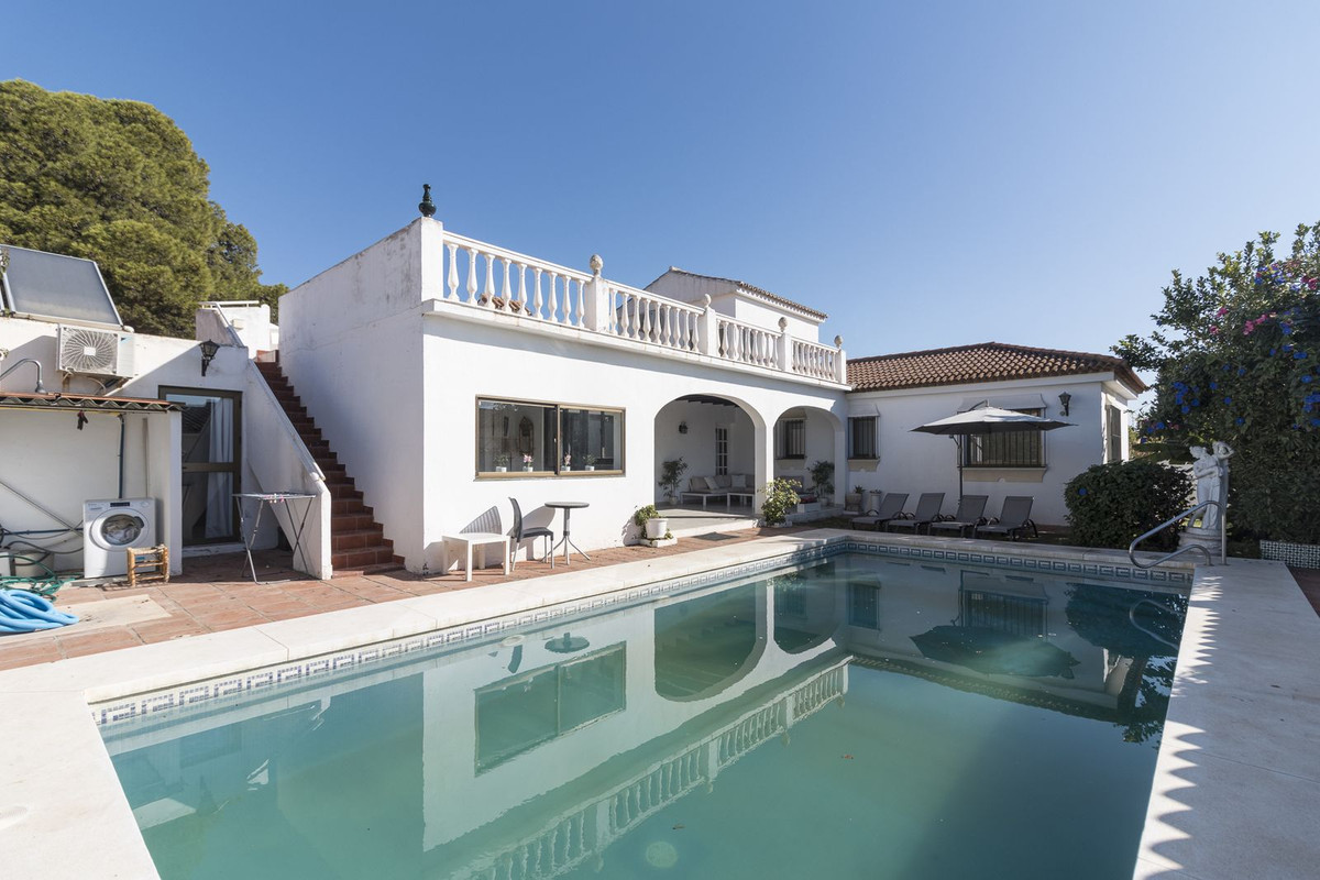 5 Bed, 3 Bath, HouseFor Sale, Estepona, Malaga