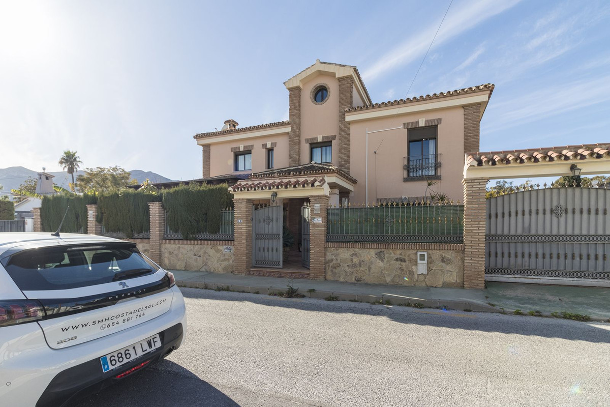 4 Bed, 3 Bath, HouseFor Sale, Malaga, Malaga