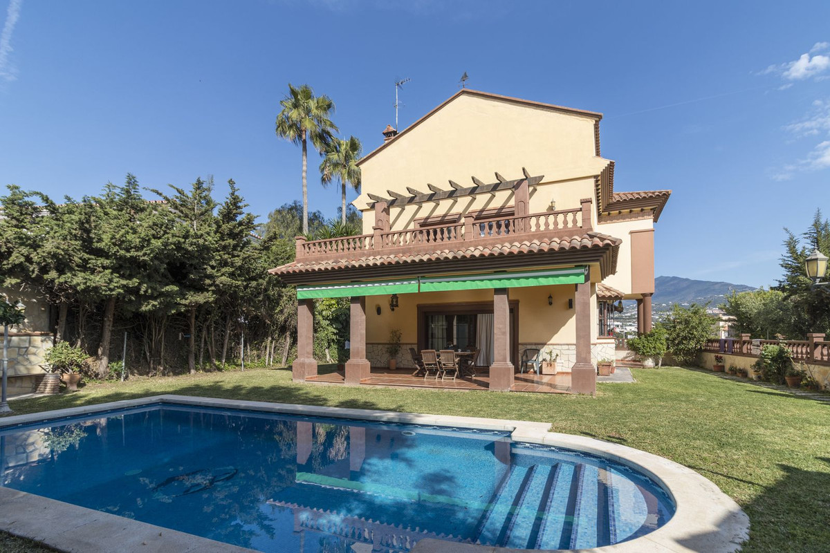 6 Bed, 4 Bath, HouseFor Sale, San Pedro de Alcantara, Malaga