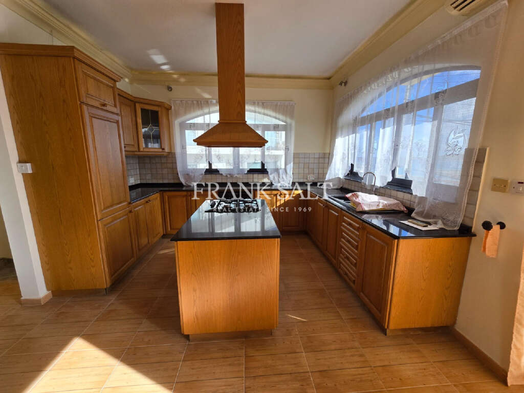 3 Bed, ApartmentFor Sale, Qawra, Malta