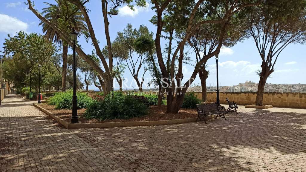 Commercial Property, For Sale