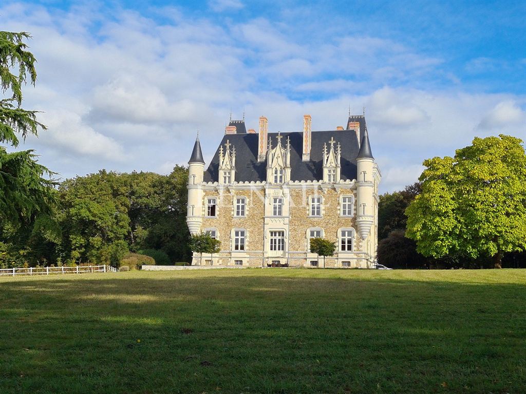 7 Bed, HouseFor Sale, Château-Gontier, Château-Gontier