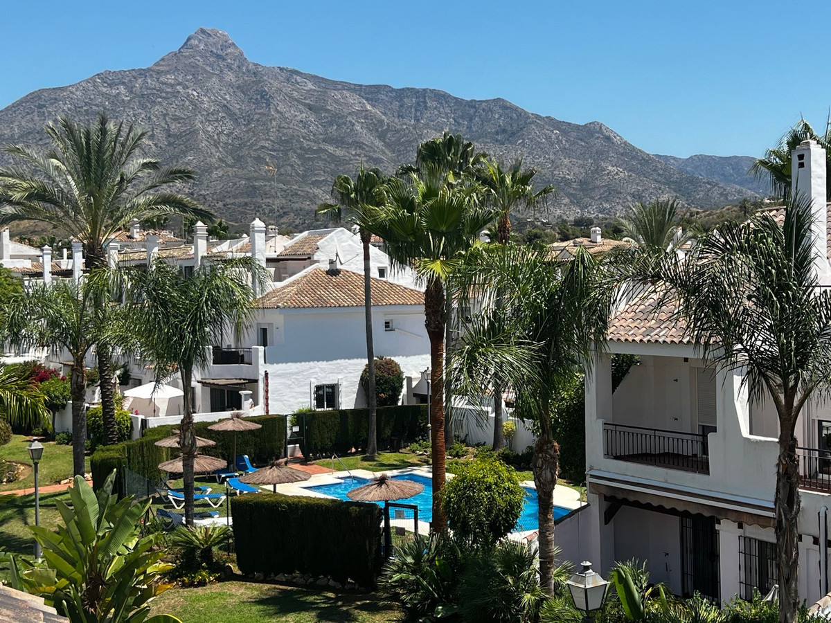 4 Bed, 3 Bath, HouseFor Sale, Nueva Andalucia, Malaga