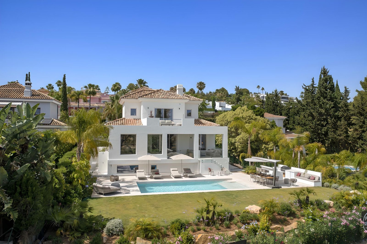 5 Bed, 6 Bath, HouseFor Sale, Atalaya, Malaga