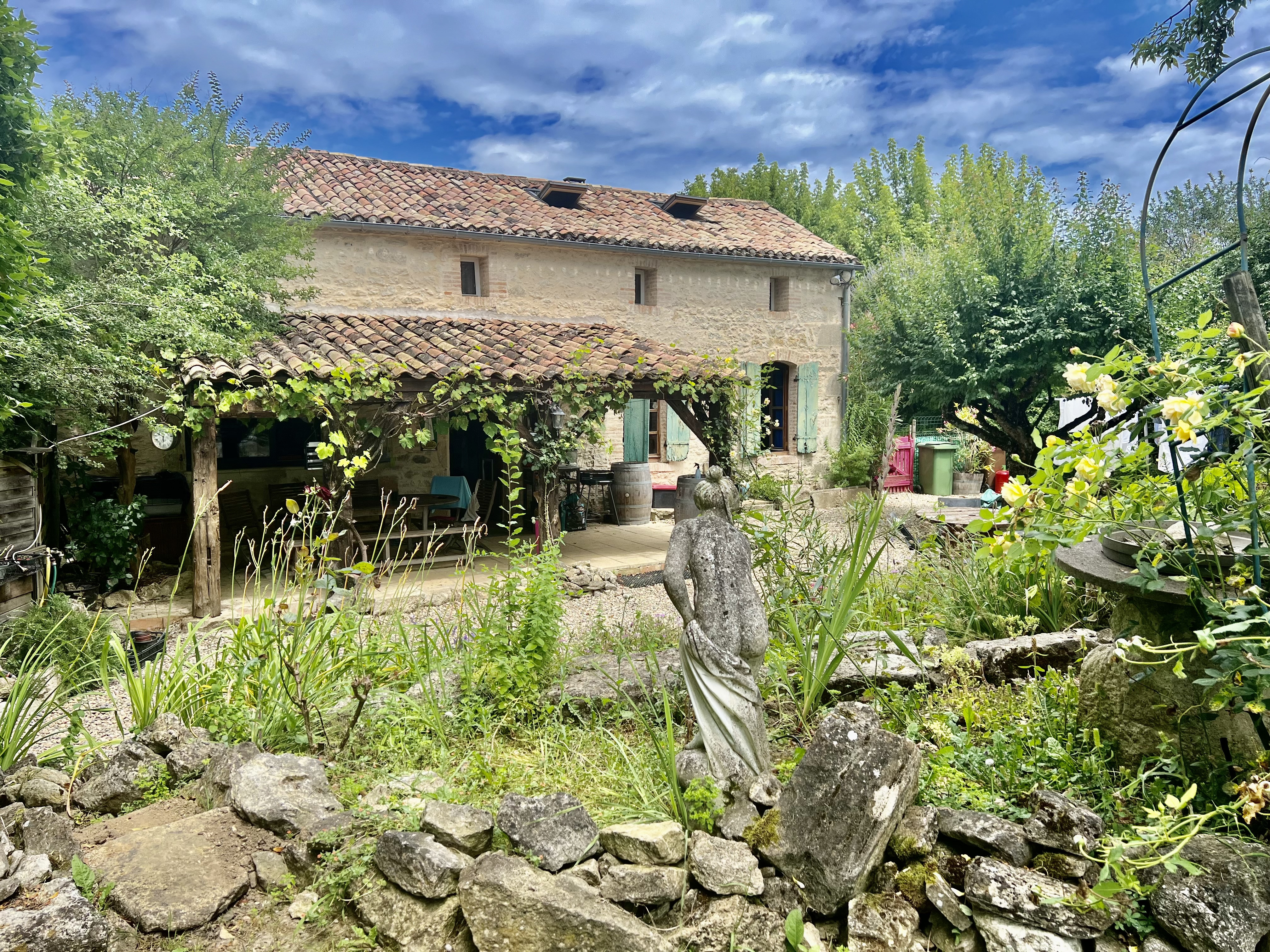 15 Bed, 7 Bath, HouseFor Sale, Duras, Lot-et-Garonne, Aquitaine, 47120