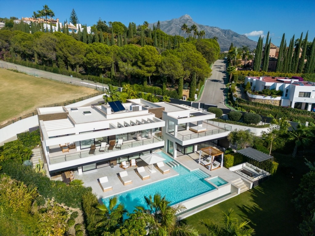 6 Bed, 7 Bath, HouseFor Sale, Nueva Andalucia, Malaga