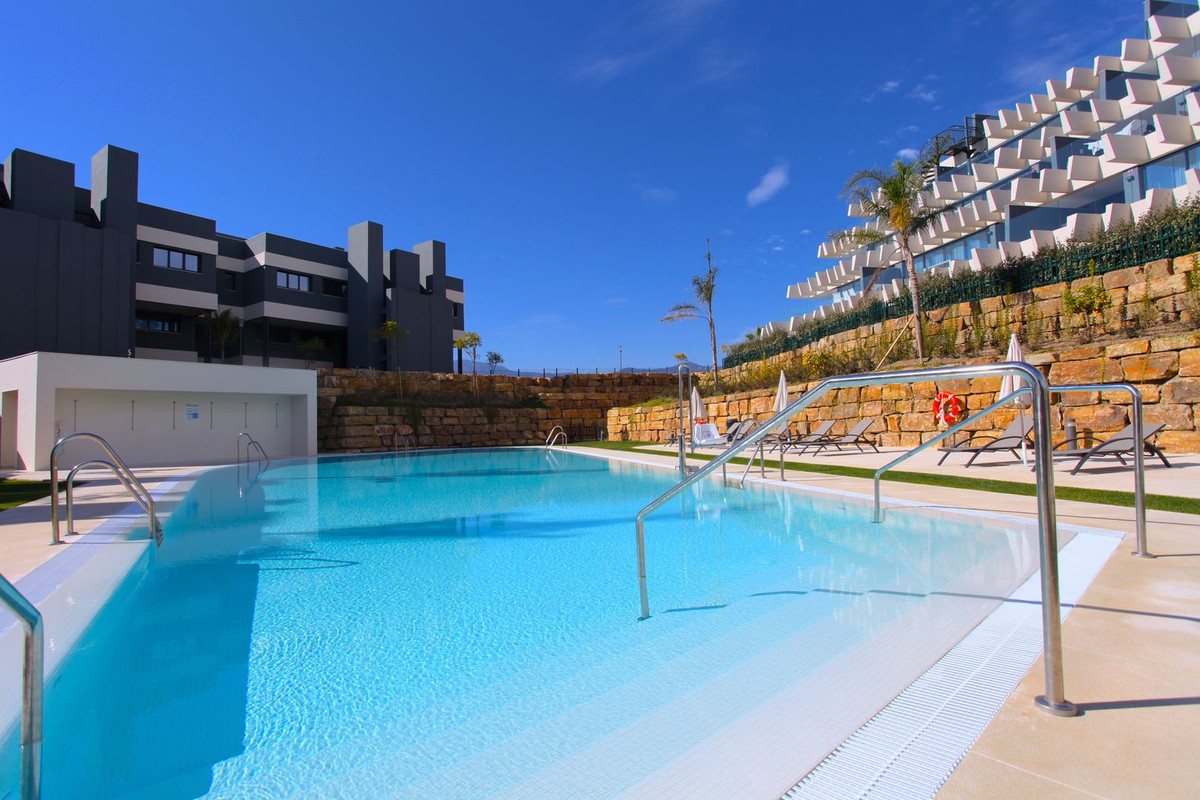 3 Bed, 2 Bath, ApartmentFor Sale, Selwo, Malaga