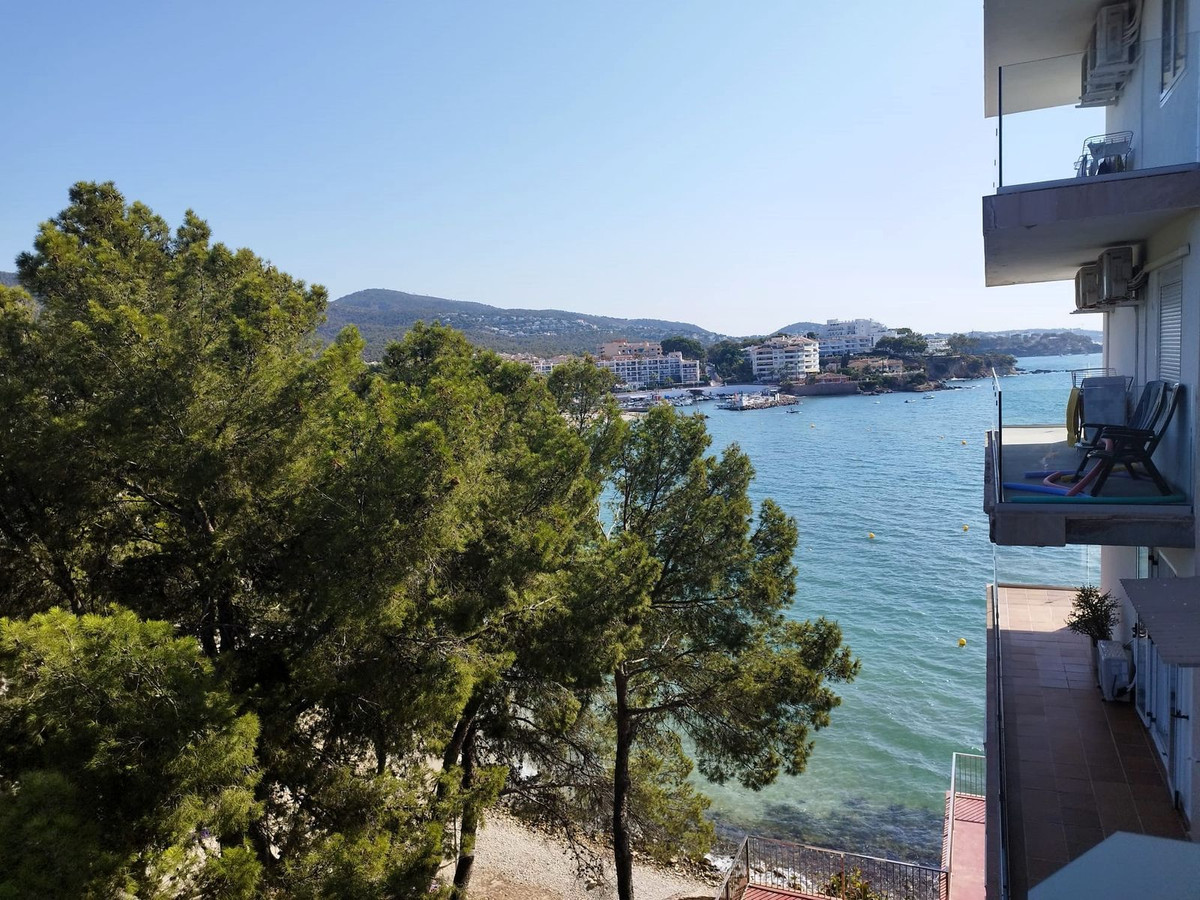 4 Bed, 2 Bath, ApartmentFor Sale, Calvia, Islas Baleares