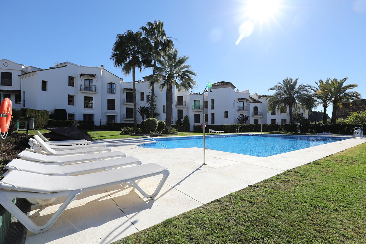 3 Bed, 2 Bath, ApartmentFor Sale, Benahavis, Malaga