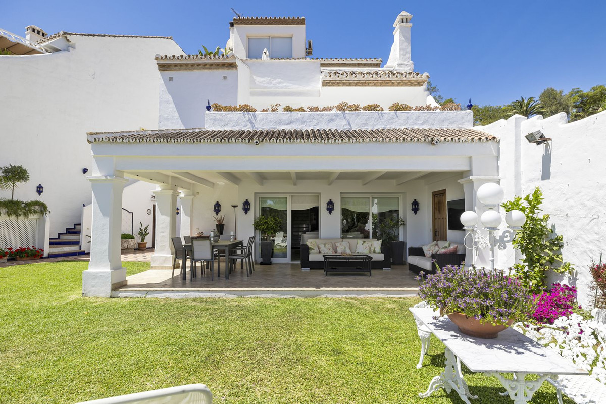 4 Bed, 4 Bath, HouseFor Sale, Nueva Andalucia, Malaga