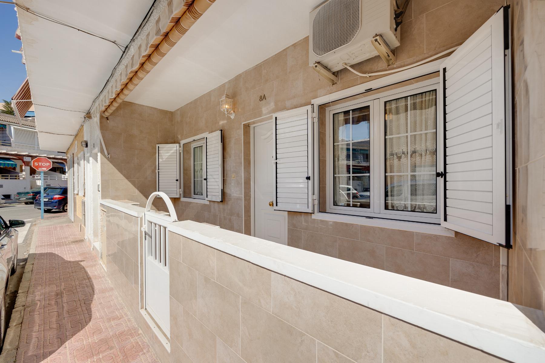 2 Bed, 1 Bath, ApartmentFor Sale, Torrevieja, Alicante