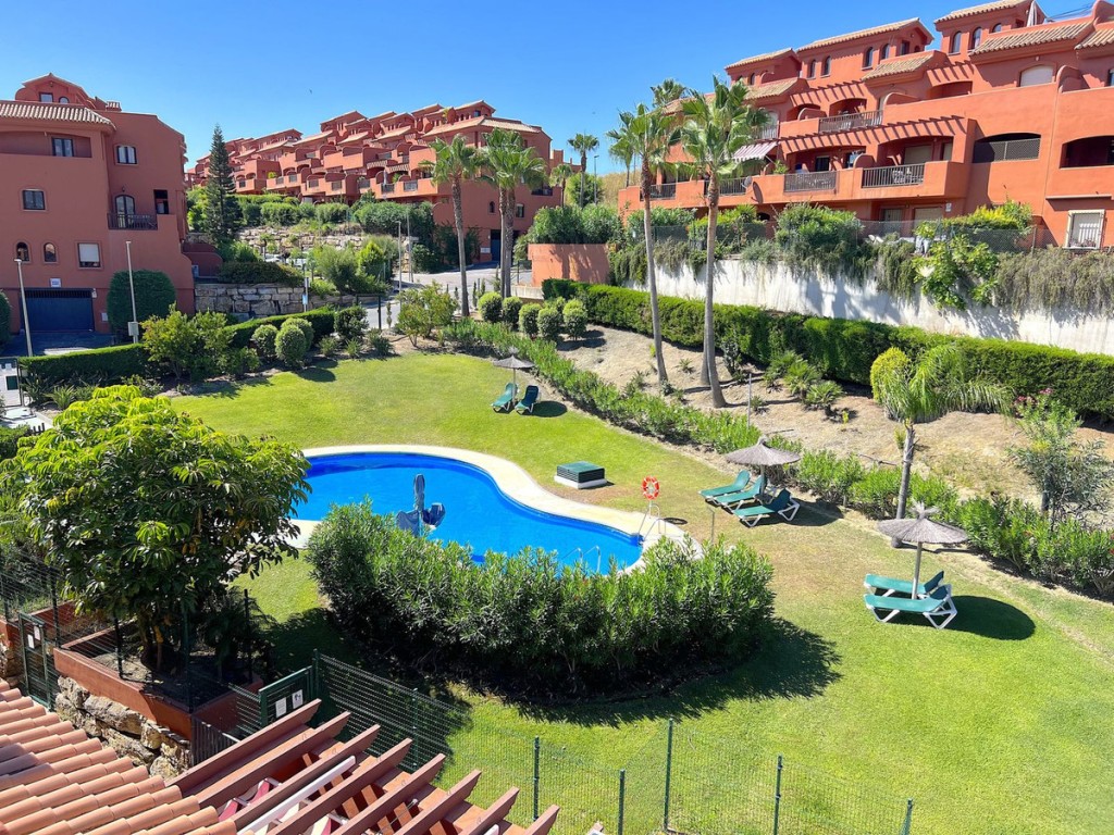 5 Bed, 2 Bath, ApartmentFor Sale, Estepona, Malaga