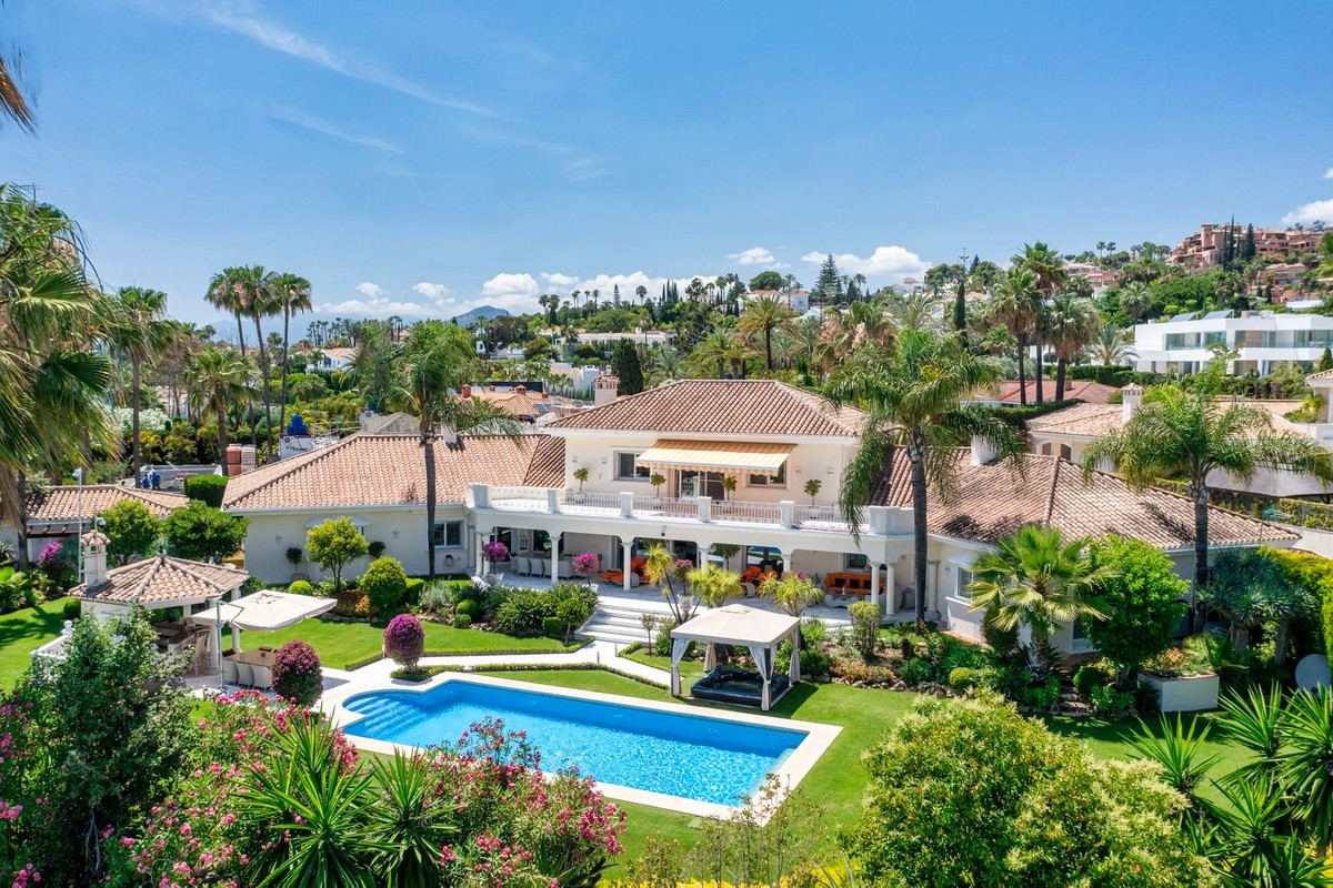 6 Bed, 6 Bath, HouseFor Sale, Nueva Andalucia, Malaga