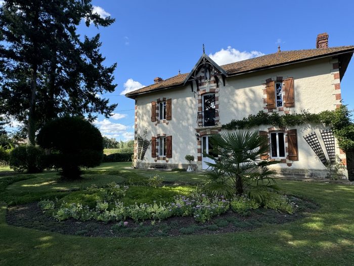 3 Bed, 1 Bath, HouseFor Sale, MIrande, Gers, Midi-Pyrenees, 32300