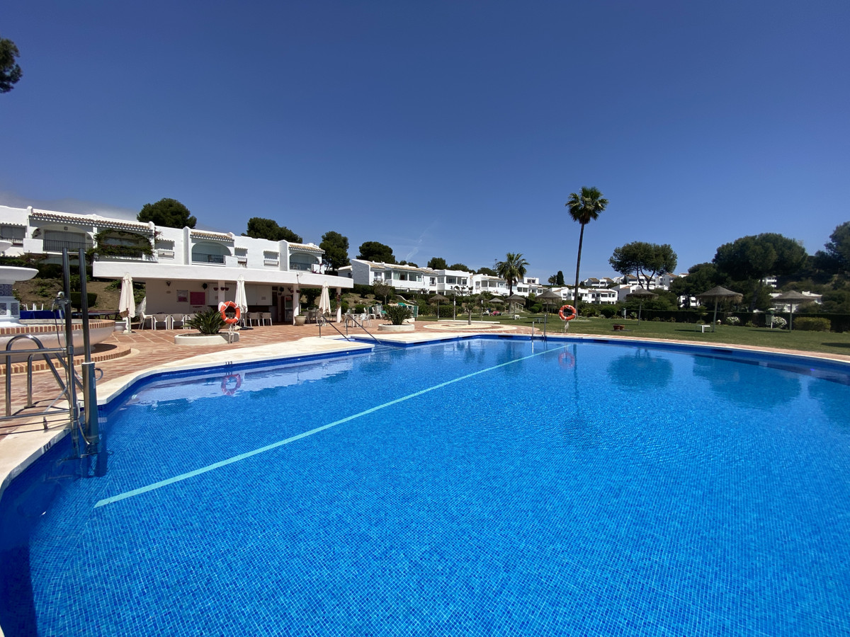 2 Bed, 1 Bath, ApartmentFor Sale, Miraflores, Malaga