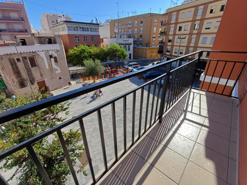 4 Bed, 1 Bath, ApartmentFor Sale, Oliva, Valencia, 46780