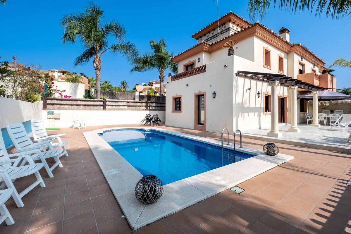 Coin, Malaga, 5 Bedrooms Bedrooms, ,4 BathroomsBathrooms,For Sale,R4840777