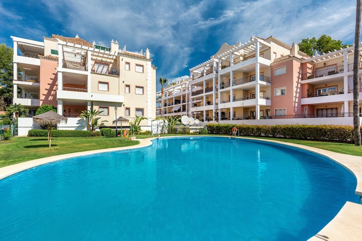 3 Bed, 2 Bath, ApartmentFor Sale, Nueva Andalucia, Malaga