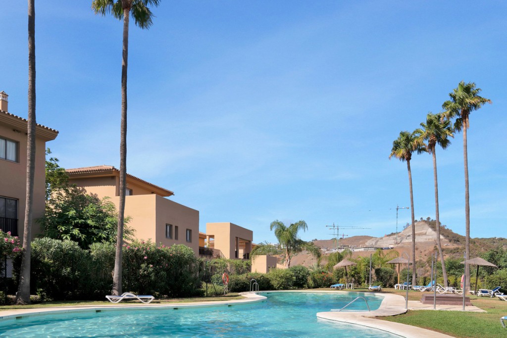 3 Bed, 2 Bath, ApartmentFor Sale, Estepona, Malaga