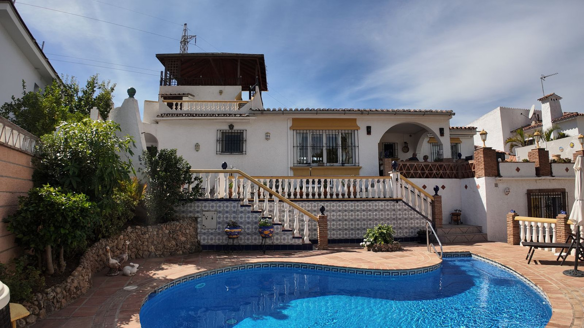 4 Bed, 3 Bath, HouseFor Sale, Nueva Andalucia, Malaga