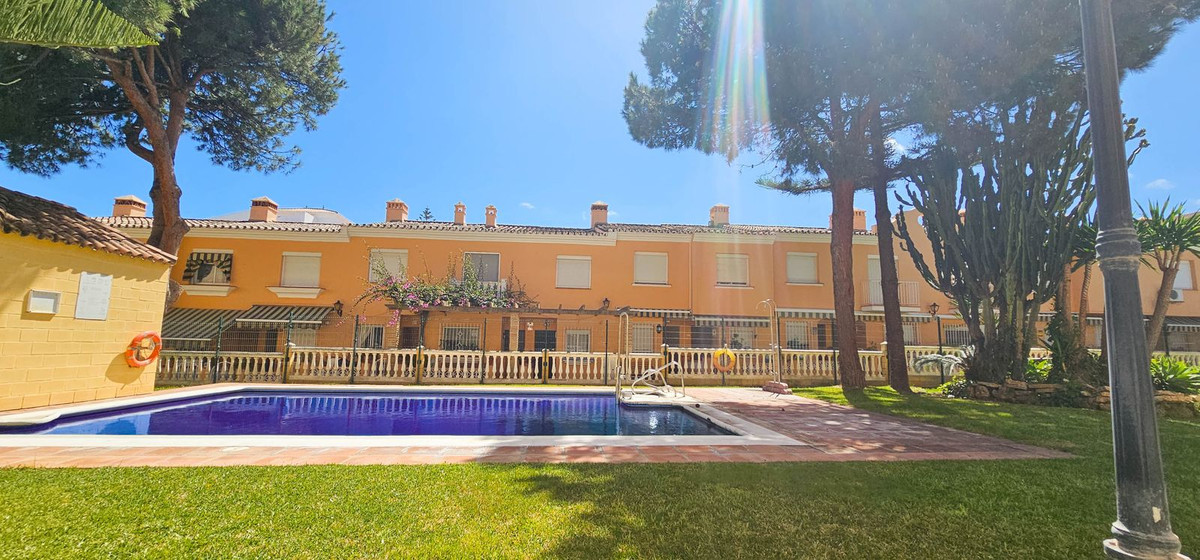 4 Bed, 2 Bath, HouseFor Sale, San Luis de Sabinillas, Malaga