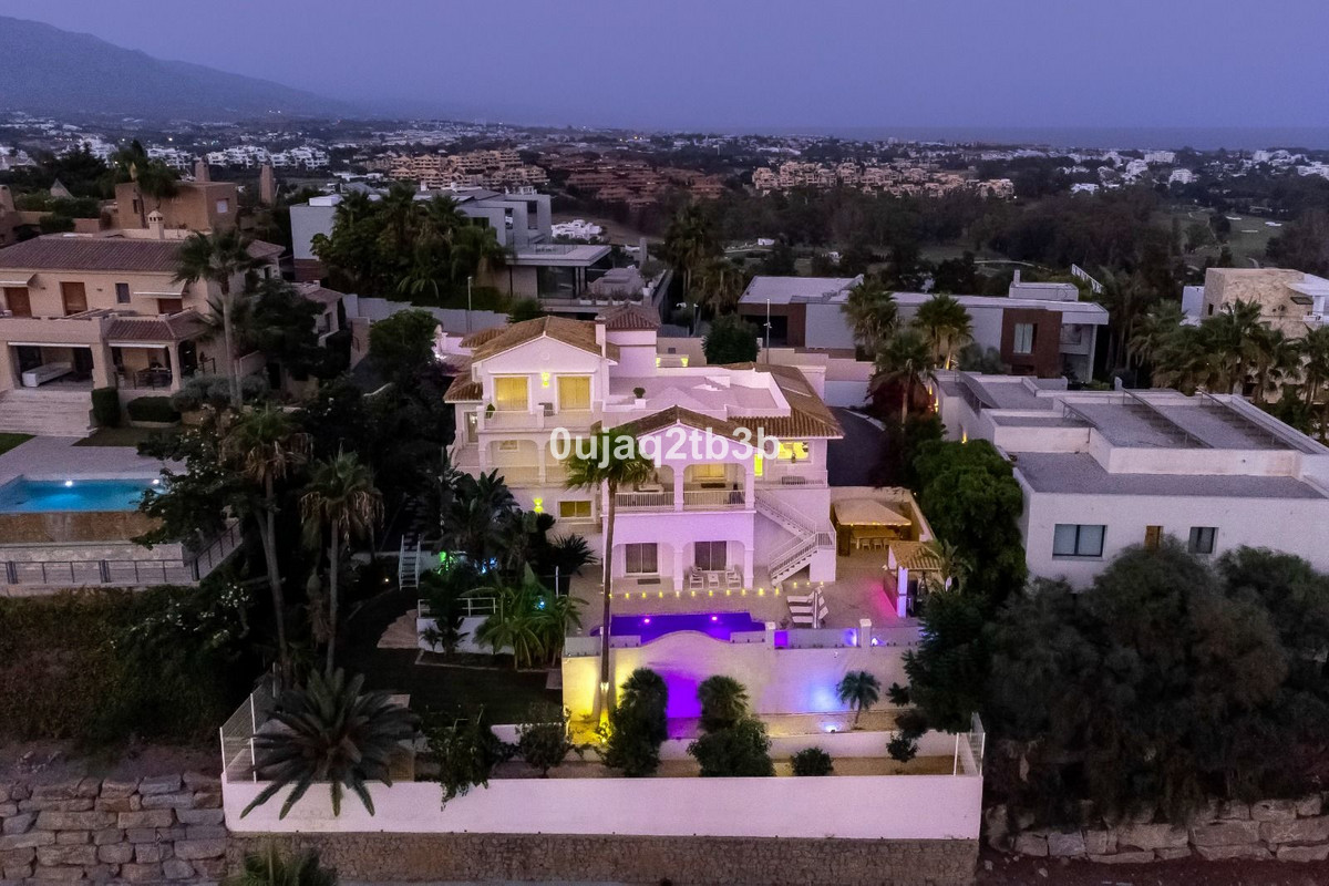 5 Bed, 5 Bath, HouseFor Sale, El Paraiso, Malaga