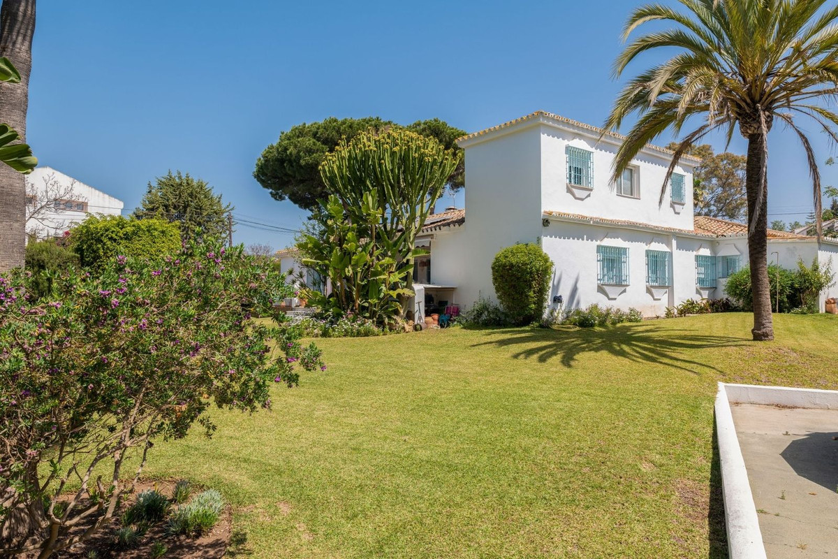 4 Bed, 3 Bath, HouseFor Sale, Artola, Malaga