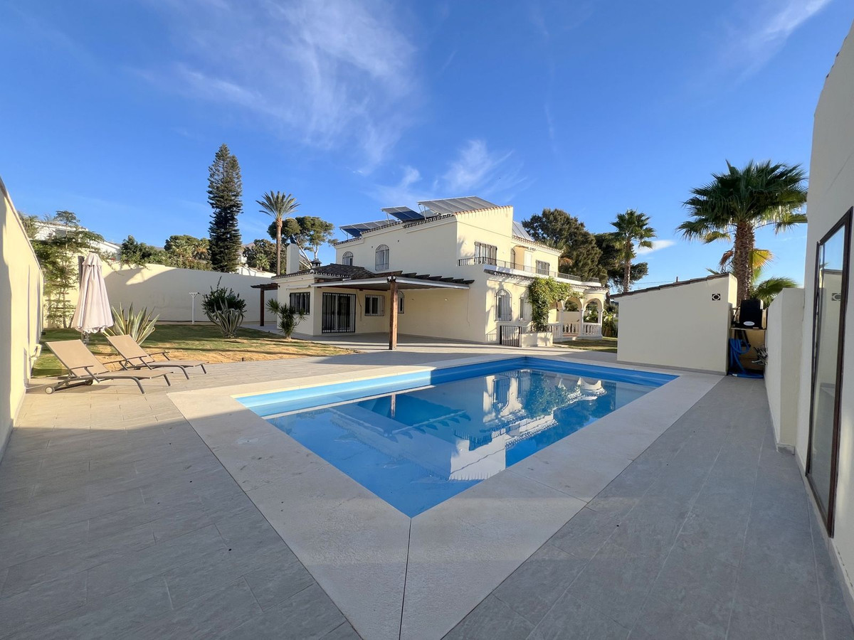 5 Bed, 5 Bath, HouseFor Sale, Estepona, Malaga