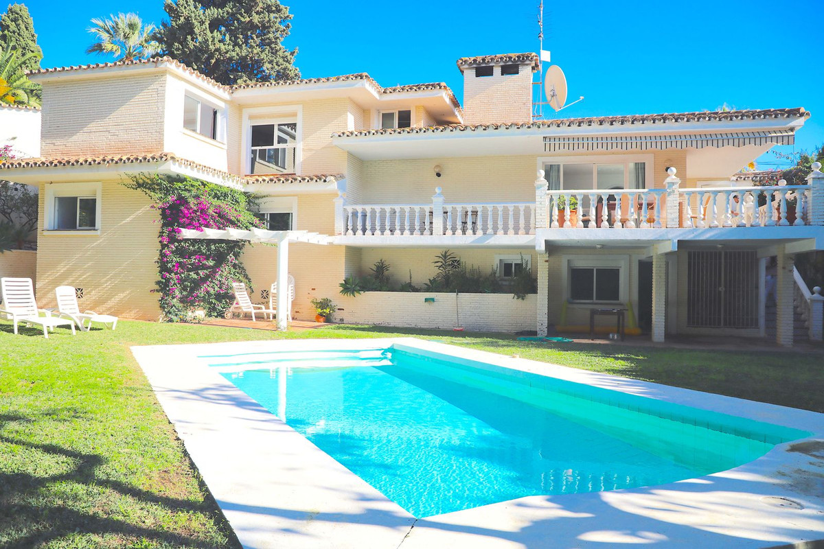 5 Bed, 4 Bath, HouseFor Sale, La Capellania, Malaga